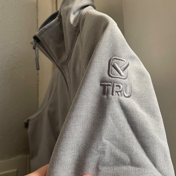 The North Face Ladies Apex Barrier Soft Shell Jacket - Heathered Gray, Small - Picture 8 of 14